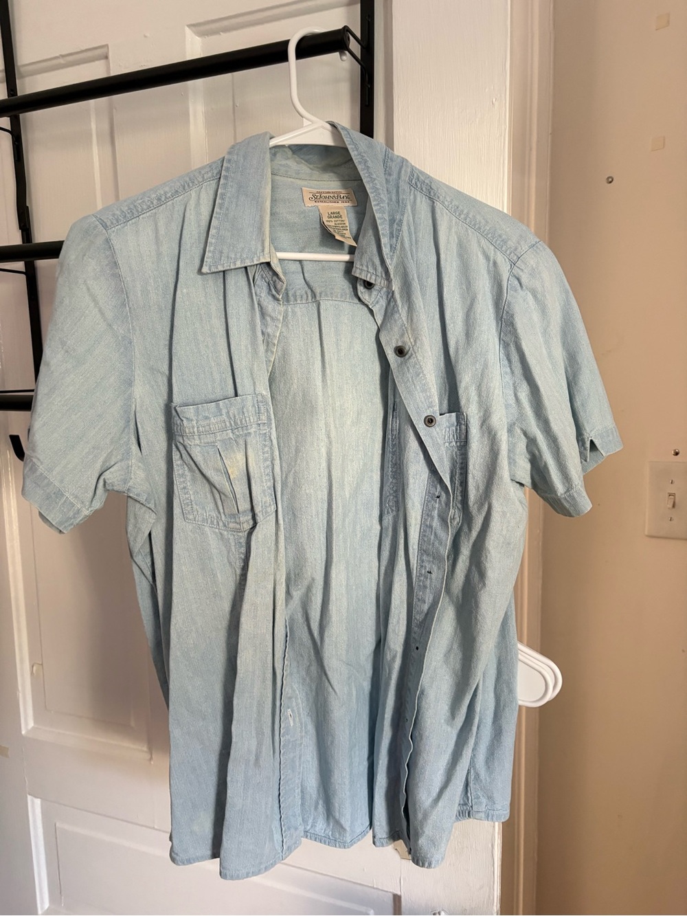 Light Blue Short-Sleeve Shirt - Casual Button-Up